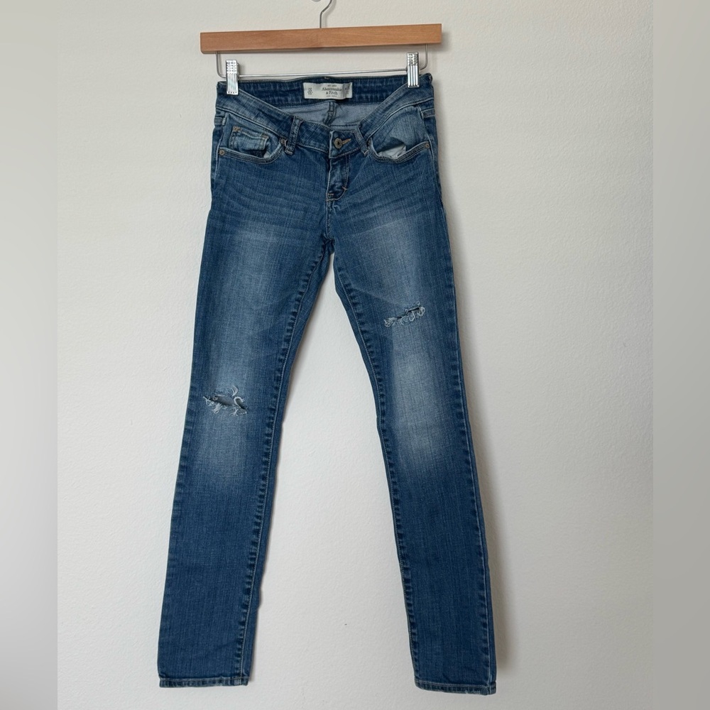 Abercrombie & Fitch Women's Skinny Jeans in Mid Blue Wash